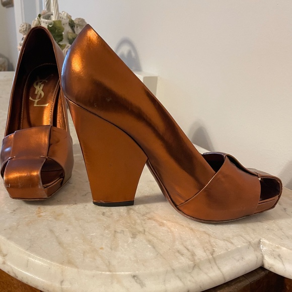Luxury YVES SAINT LAURENT RIVE GAUCHE LEATHER PUMPS - Picture 3 of 14